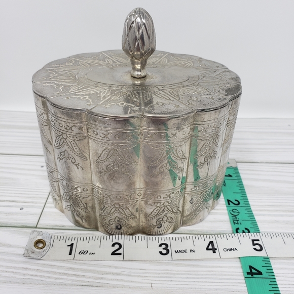 Oval Scalloped Jewelry Trinket Box Red Interior Lined Removeable Lid Acorn Hande - Picture 2 of 16